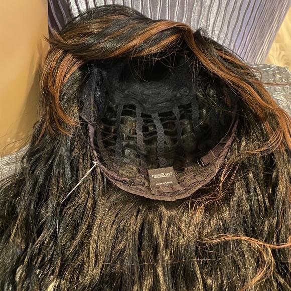 Extra long black curly crimp gel wig - Picture 8 of 8